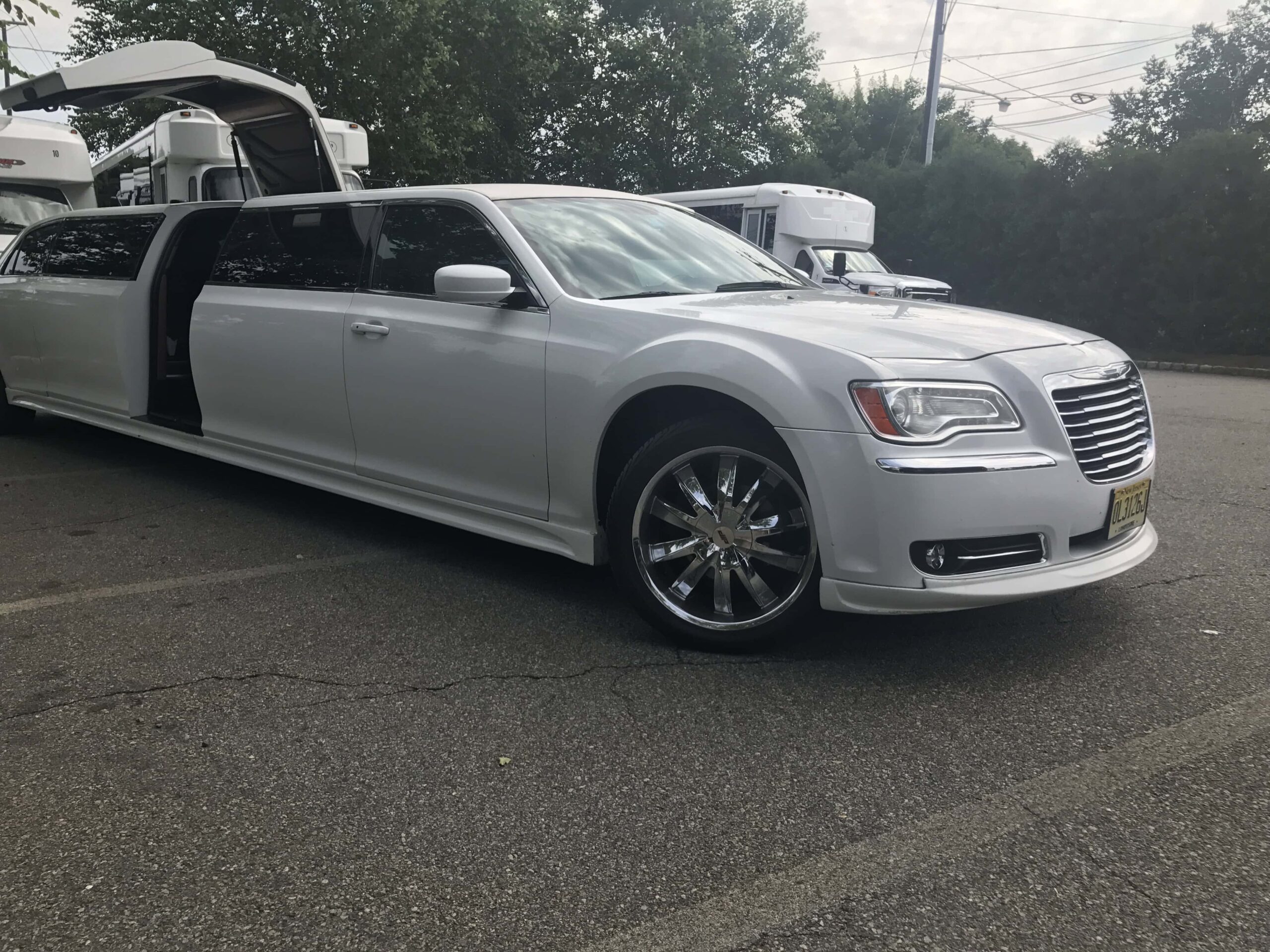 Chrysler 300 side view